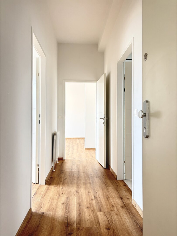 WUNDERSCHÖNE DG-WOHNUNG MIT TRAUMBAD, TERRASSE UND KLIMAANLAGE – Foto 10