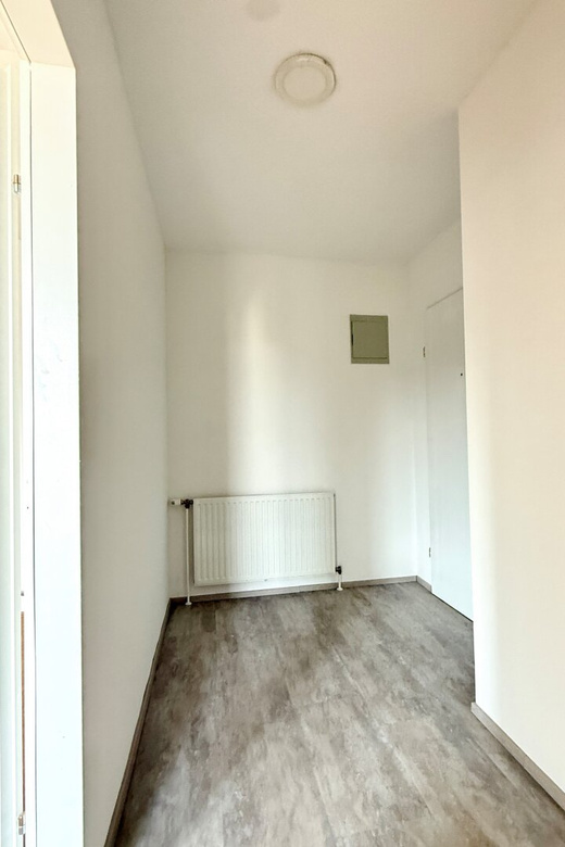 Tolle Raumaufteilung und keine Schrägen: 4 Zimmer DG-Wohnung mit Terrasse – Foto 8