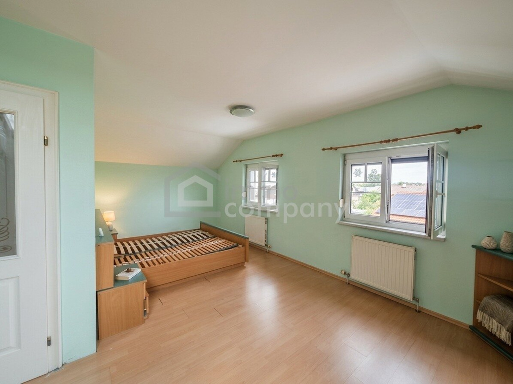 IHR NEUES ZUHAUSE: Charmantes Einfamilienhaus mit 8m Pool, 25m² Terrasse und viel Platz – Foto 11