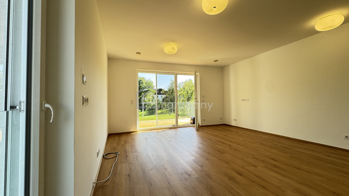 Wohnen in Seewalchen am Attersee– Helle 2-Zimmer-Wohnung mit Loggia und Blick ins Grüne. – Foto 3