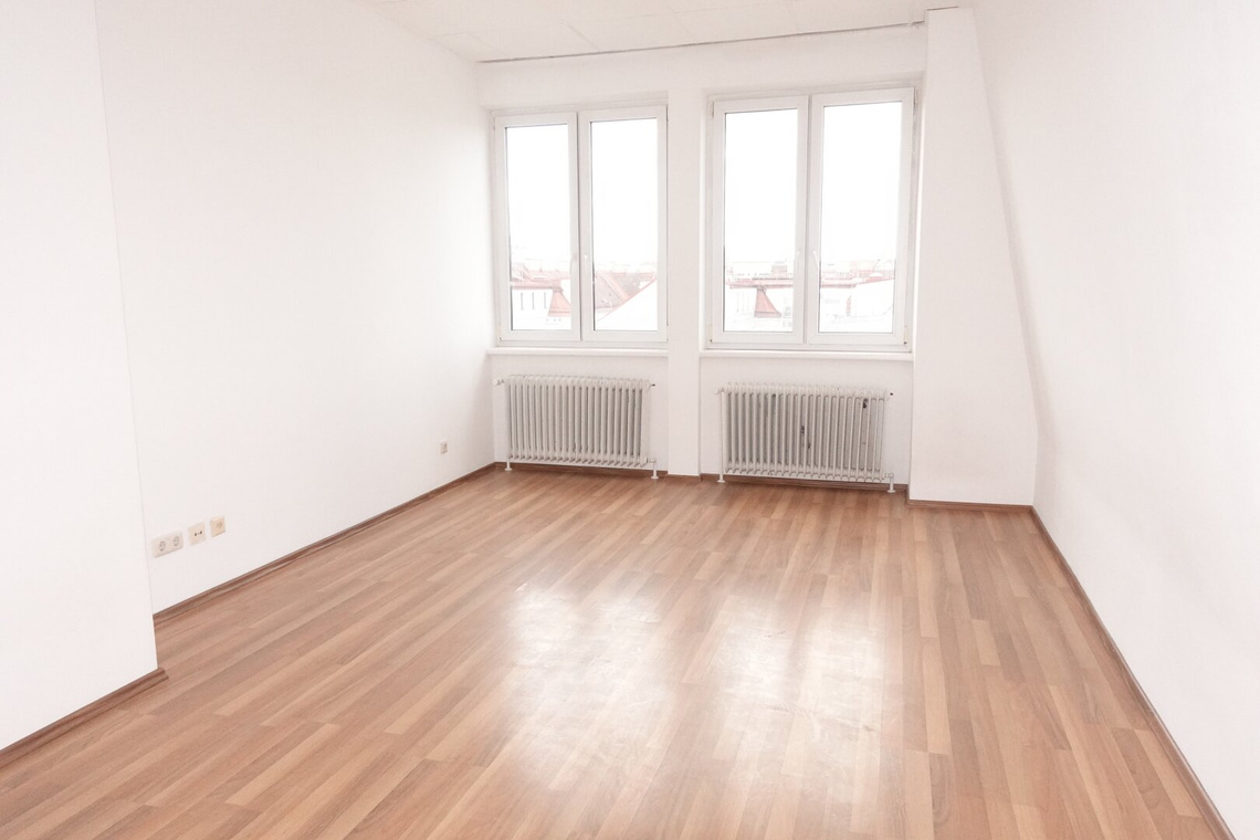 Tolle 2 Zimmer DG Wohnung - zwischen Quellenstraße und Gudrunstraße – Foto 2