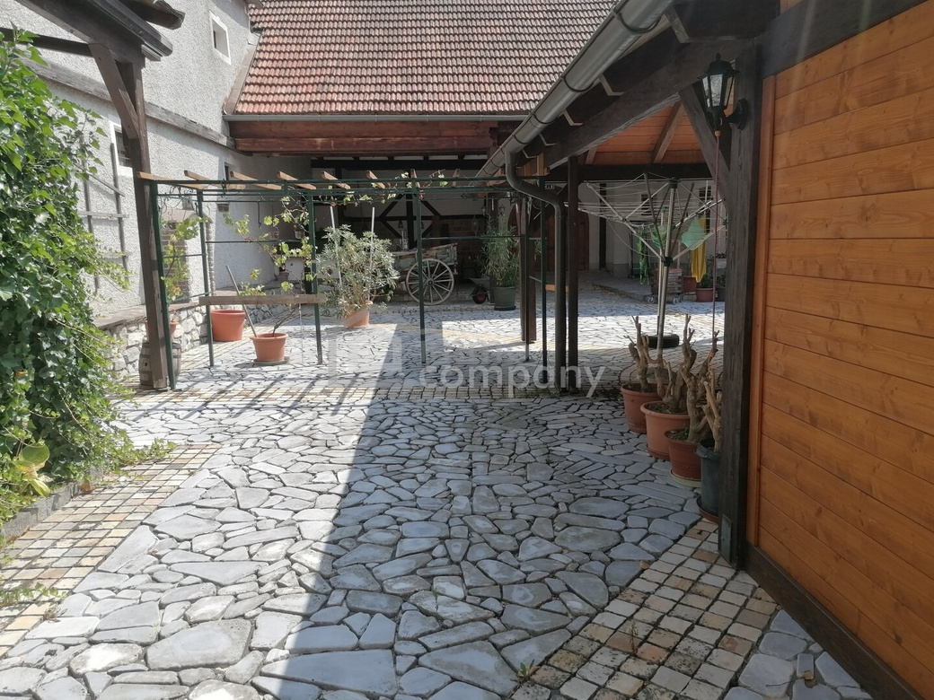 Geschichte trifft Zukunft - Einzigartiger Vierkanthof mit Gasthaus und 4 Wohneinheiten – Foto 7
