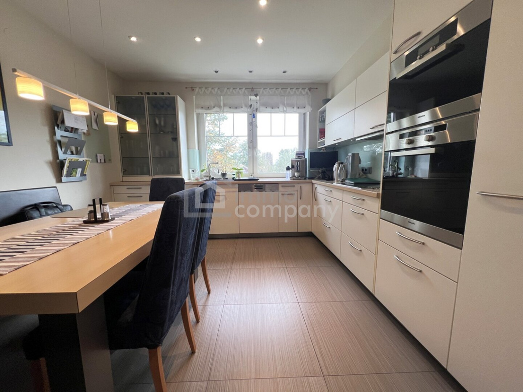 Top-renovierter Wohntraum mit 2000 m² Gartenparadies,Teich und Bachlauf – Foto 4