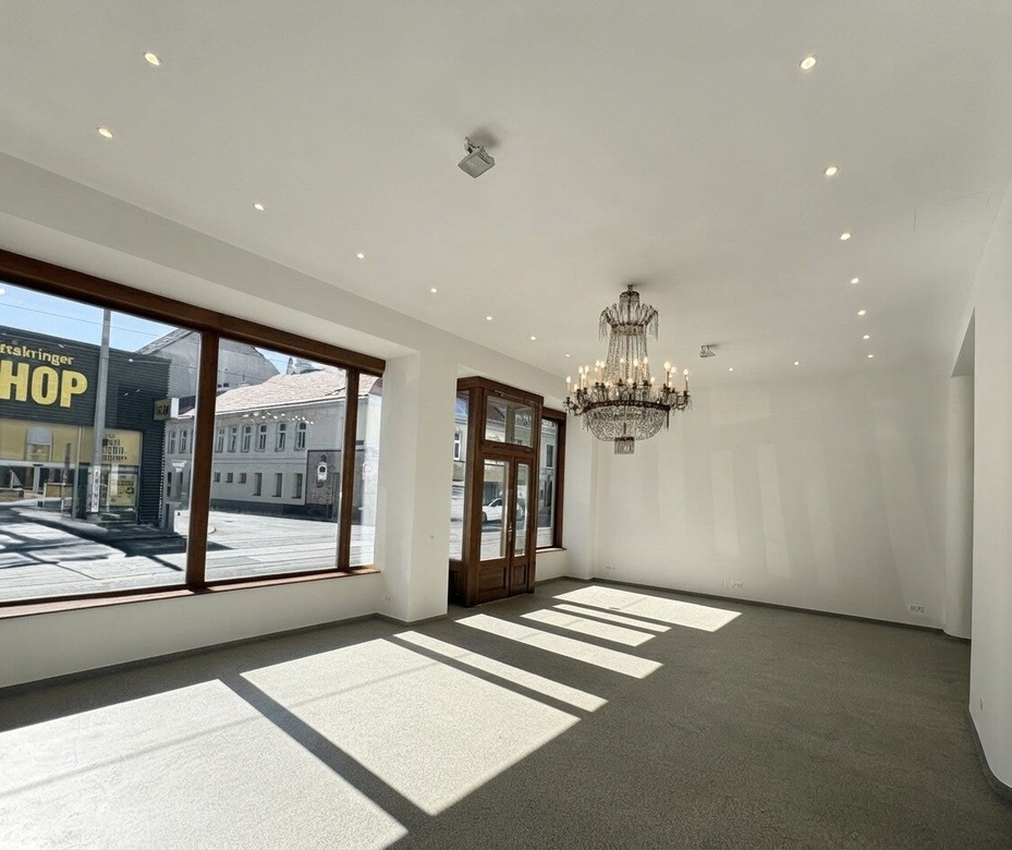 ELEGANTES GESCHÄFTSLOKAL MIT WUNDERSCHÖNEM PORTAL IN REPRÄSENTATIVEM ALTBAU – Foto 5