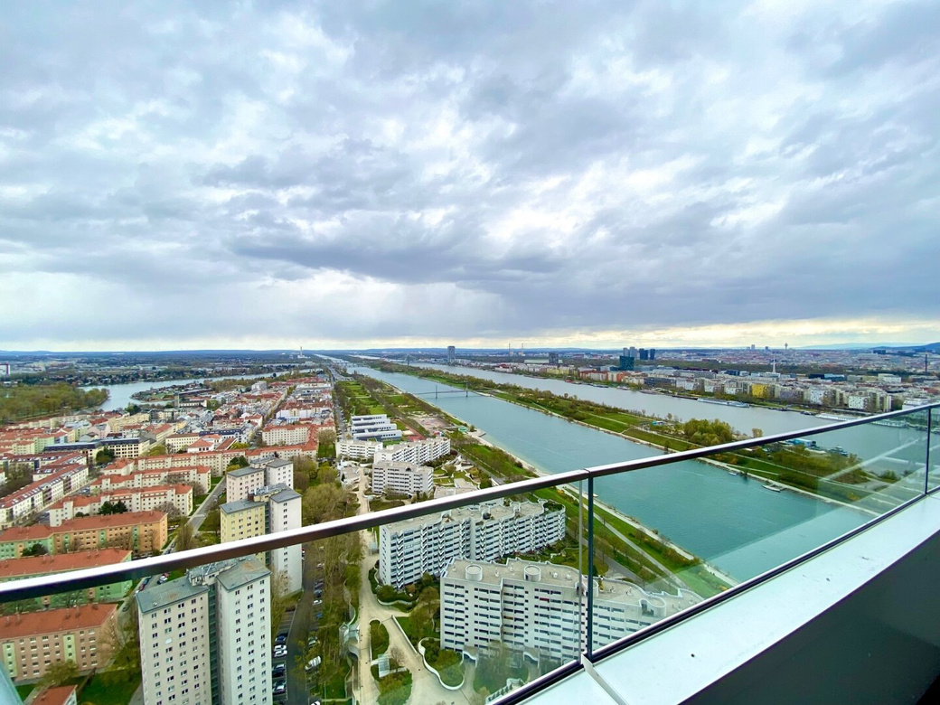 HOCHWERTIGES SINGLEAPARTMENT MIT TRAUMHAFTER FERNSICHT UND GROSSEM BALKON – Foto 4