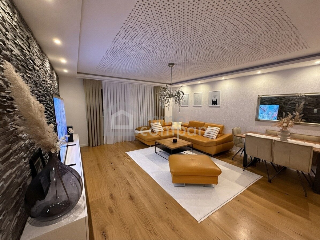 Design trifft auf Eleganz: 4-Zimmerwohnung – Foto 1