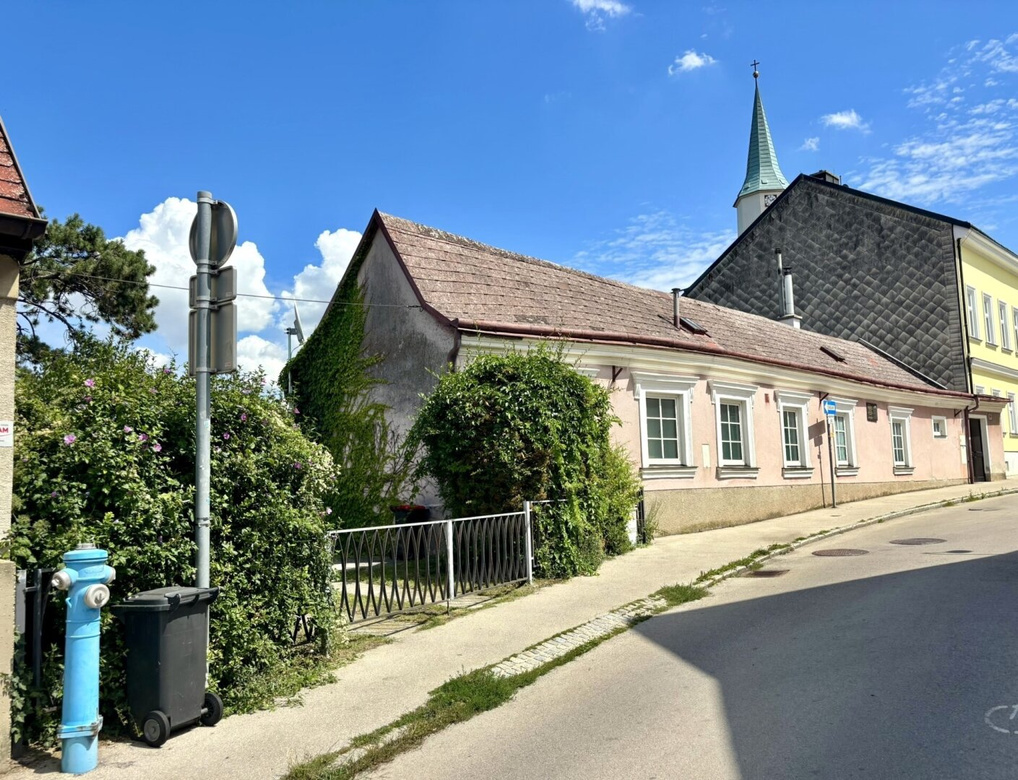 Privatverkauf: geschichtsträchtiges Haus im Martinsviertel Klosterneuburg - 1.711 m² Grundstück (1.119 m² Baugrund) mit Panorama-Fernblick - bis zu 6 Einheiten möglich – Foto 1