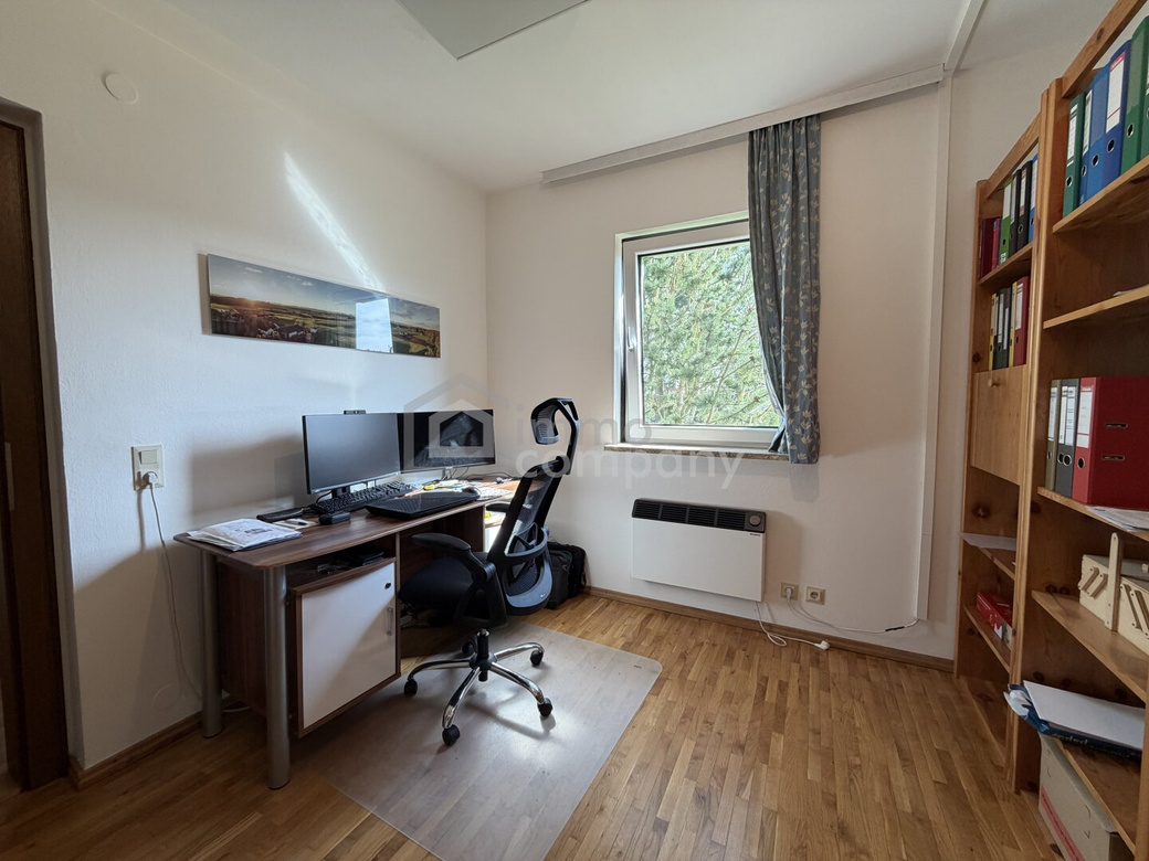 Einfamilienhaus mit großem Garten und begonnenen Modernisierungsmaßnahmen – Foto 8