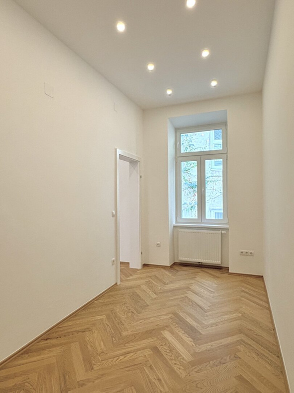 ZUM VERLIEBEN! - TRAUMHAFT SANIERTE 3-ZIMMER-WOHNUNG IM STILALTBAU, BALKON IN DEN LAUSCHIGEN INNENHOF MÖGLICH – Foto 9
