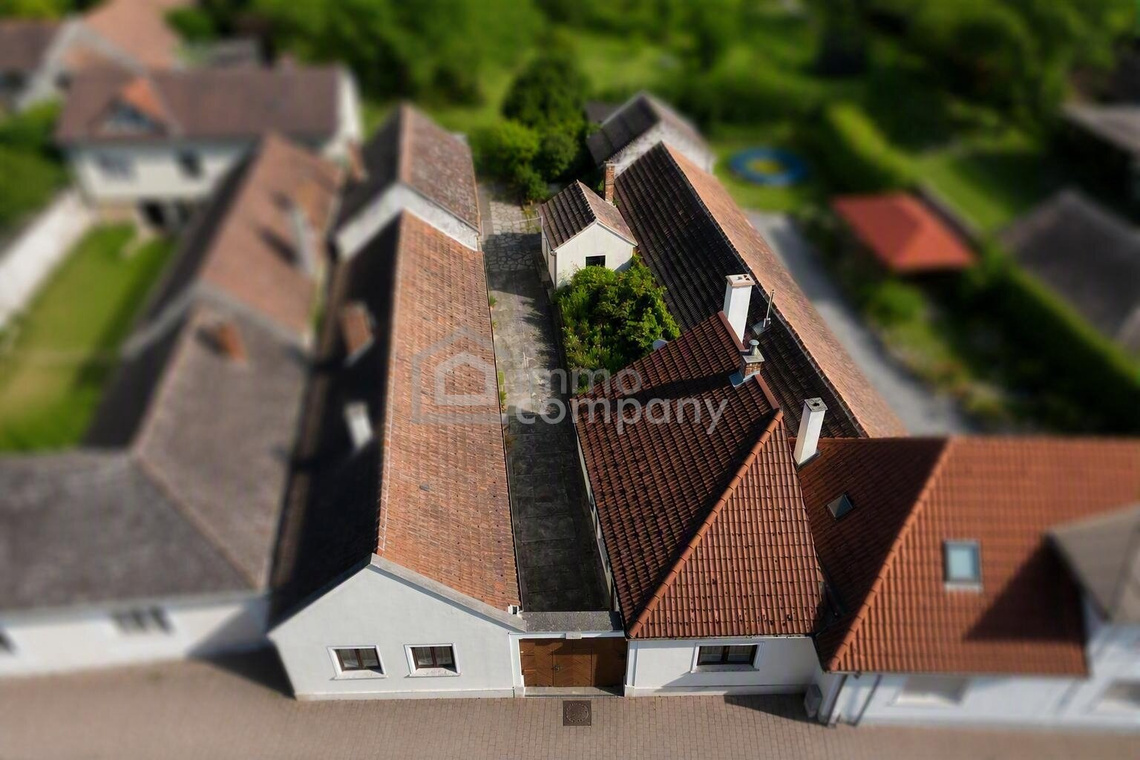 Renovierungsbedürftiges Haus mit zwei Wohneinheiten und viel Lagerfläche zu verkaufen! – Foto 1