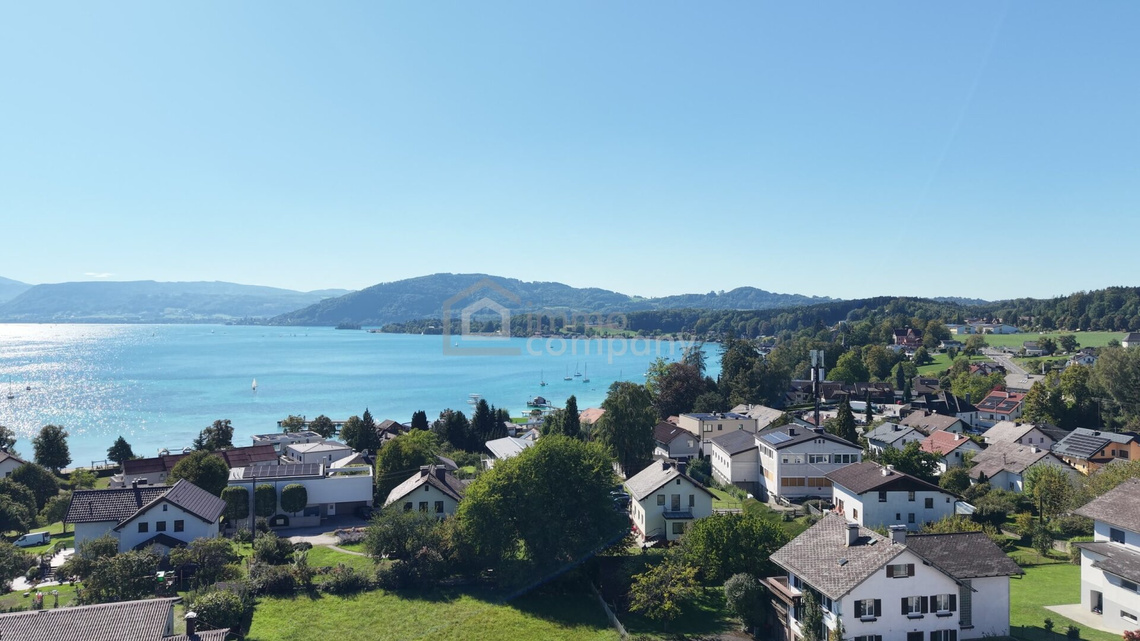 Wunderschöne Wohnung, 5 Zimmer, mit Blick über den glitzernden Attersee, in Seewalchen mit Garten und Sonnenterrasse. – Foto 8