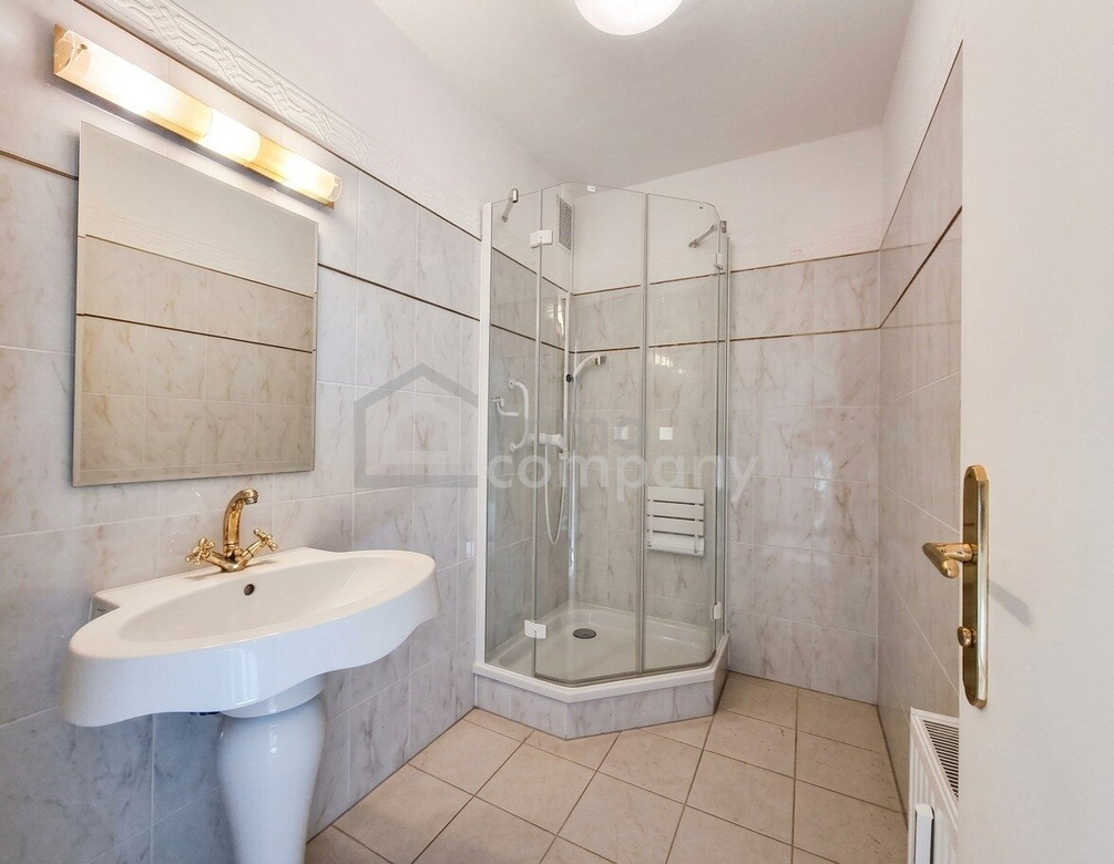 DAS SIND SCHÖNE AUSSICHTEN!! Ruhig gelegene, lichtdurchflutete FAMILIENWOHNUNG in TOP-LAGE – Foto 6