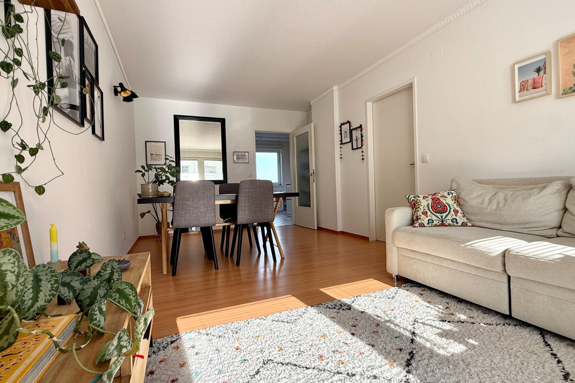 Sehr gepflegte 2-Zimmer-Wohnung mit Loggia – Foto 3