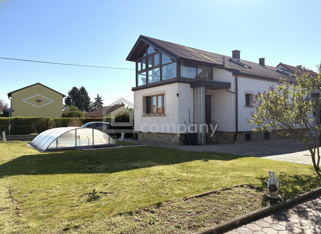 Einfamilienhaus mit Garten, Pool & Garage in Laa an der Thaya! – Foto 2