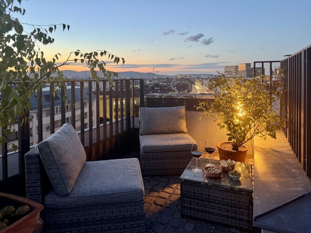 360° Wienblick - inklusive: Sanierte DG-Maisonette, ca. 127 m2 + 3 Freiflächen - 8 Minuten zur City (U1) – Foto 3