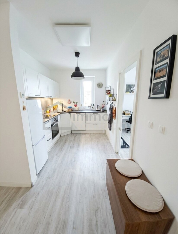 Zwei moderne Wohneinheiten mit Badeteich-Blick: ideal für zwei Familien – Foto 5