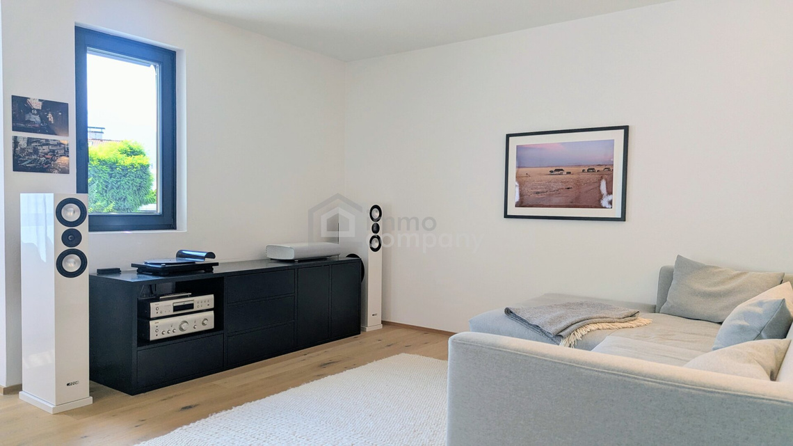 Exklusive 4-Zimmer-Wohnung in Aldrans | 110m² Wfl. | Komplett kernsaniert 2021 | 2 Garagenplätze & 2 Balkone | Gemeinschaftsgarten – Foto 4