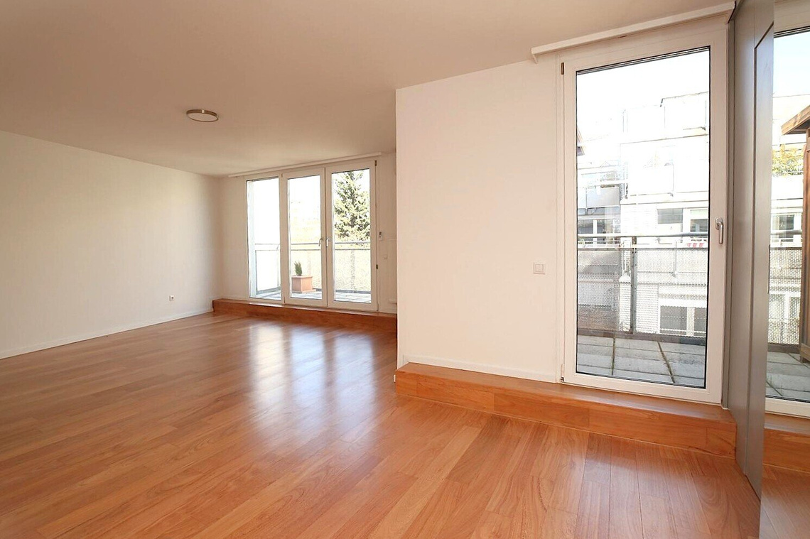TOP PREIS - KEINE SCHRÄGEN !!! - Wohnfläche ca. 128,61 m² voll nutzbar - 1 Gartenterrasse + 5 Terrassen + 1 Garagenplatz im Eigentum – Foto 9