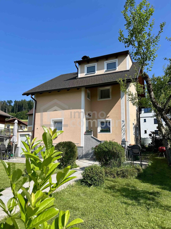 Ein Haus, zwei Wohnungen, viele Möglichkeiten – Zweifamilienhaus in Nußdorf am Haunsberg – Foto 1