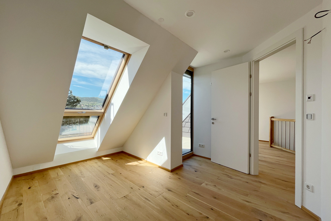 Sie suchen das Besondere? Atemberaubender Blick und großzügiges Wohnen! – Foto 4
