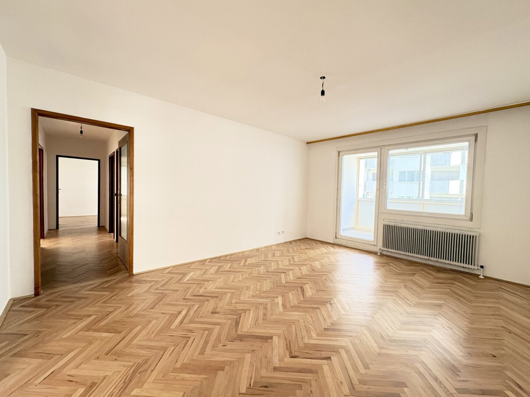 PARADIESISCH VIEL PLATZ FÜR FAMILIEN ODER STUDIERENDE - 5-ZIMMER-WOHNUNG MIT GROSSER LOGGIA – Foto 2