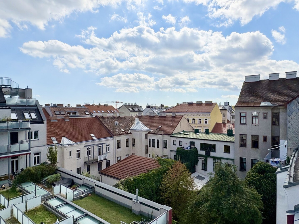 WUNDERSCHÖNE DG-WOHNUNG MIT TRAUMBAD, TERRASSE UND KLIMAANLAGE – Foto 9