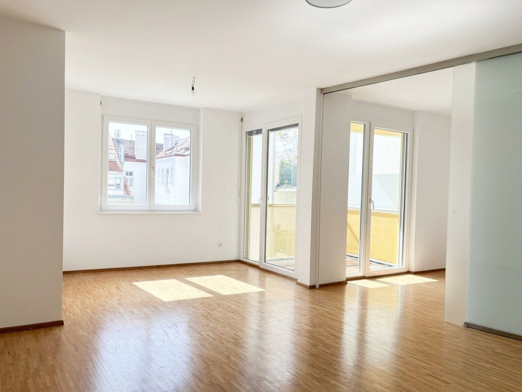 ZUM VERLIEBEN! ENTZÜCKENDE HOFSEITIGE 2-ZIMMER-WOHNUNG IM 3. LIFTSTOCK MIT BALKON - U3-NÄHE – Foto 2