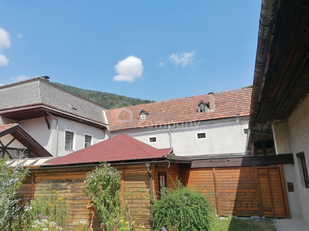 Geschichte trifft Zukunft - Einzigartiger Vierkanthof mit Gasthaus und 4 Wohneinheiten – Foto 2