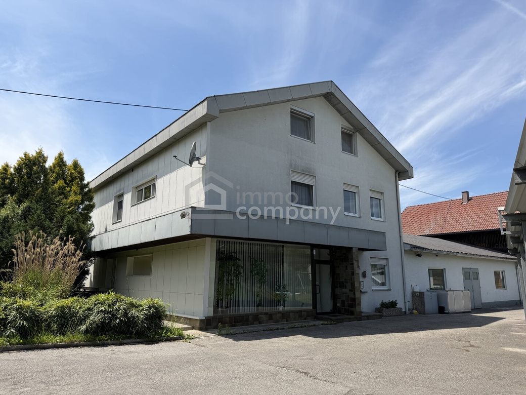 Wohnen und Arbeiten an einem Ort – Großflächiges Zweifamilienhaus in Pichl bei Wels! – Foto 2