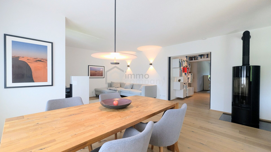 Exklusive 4-Zimmer-Wohnung in Aldrans | 110m² Wfl. | Komplett kernsaniert 2021 | 2 Garagenplätze & 2 Balkone | Gemeinschaftsgarten – Foto 2