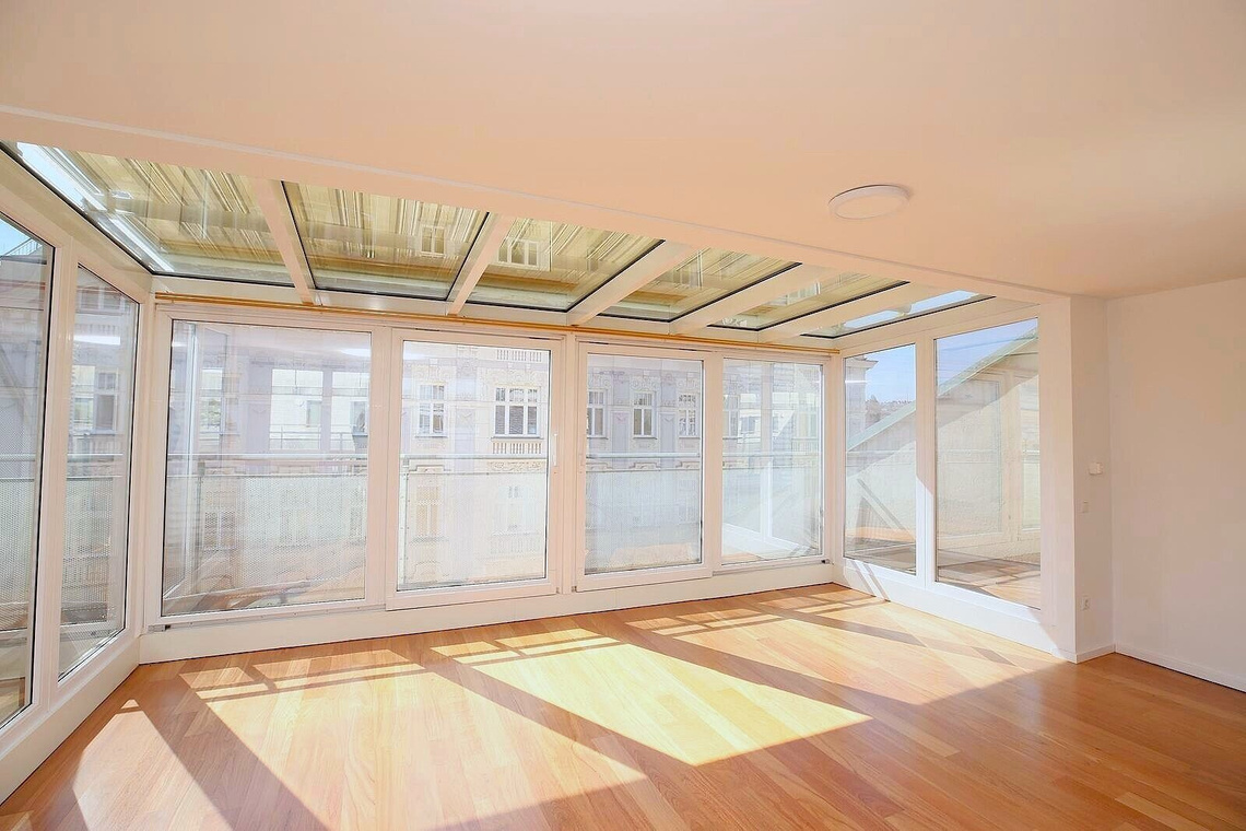 TOP PREIS - KEINE SCHRÄGEN !!! - Wohnfläche ca. 128,61 m² voll nutzbar - 1 Gartenterrasse + 5 Terrassen + 1 Garagenplatz im Eigentum – Foto 3