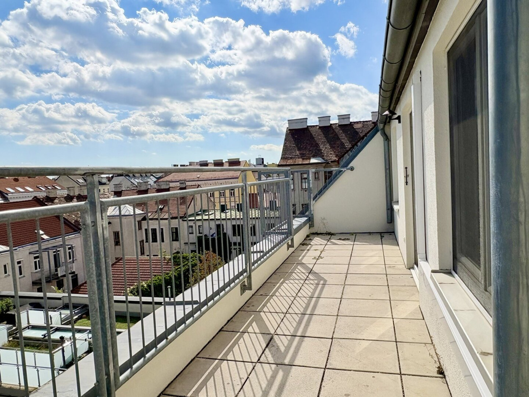 WUNDERSCHÖNE DG-WOHNUNG MIT TRAUMBAD, TERRASSE UND KLIMAANLAGE – Foto 6