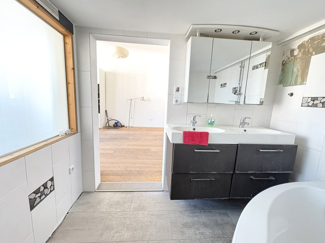 SANIERUNGSBEDÜRFTIGE 2-ZIMMER-WOHNUNG IM STILALTBAU NÄHE BOTANISCHER GARTEN – Foto 9