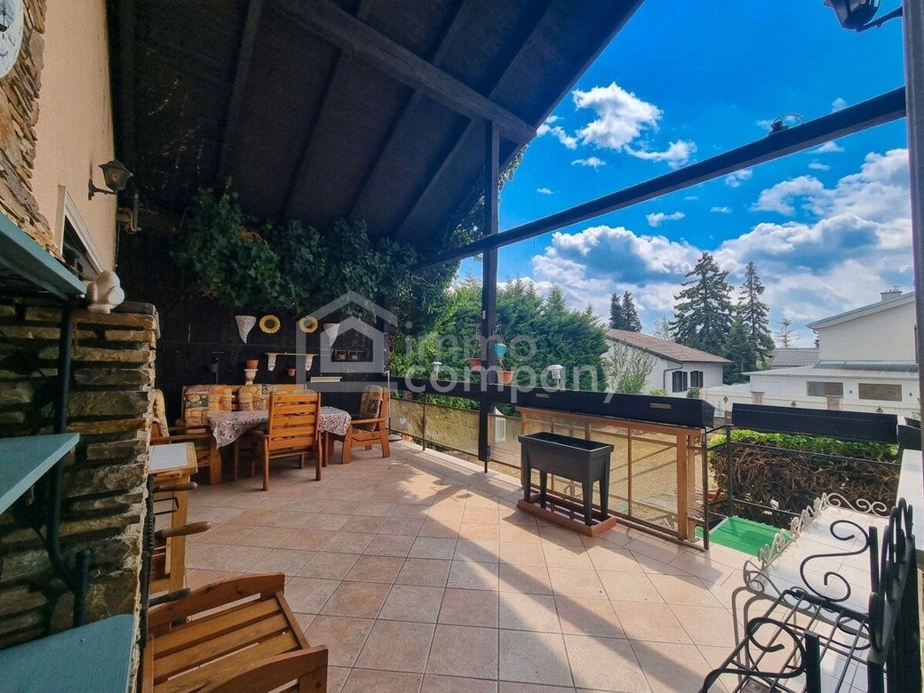 IHR NEUES ZUHAUSE: Charmantes Einfamilienhaus mit 8m Pool, 25m² Terrasse und viel Platz – Foto 3