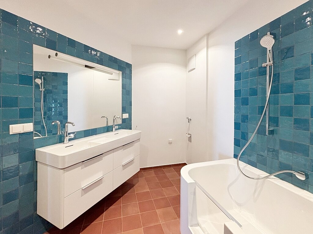 360° Wienblick - inklusive: Sanierte DG-Maisonette, ca. 127 m2 + 3 Freiflächen - 8 Minuten zur City (U1) – Foto 12