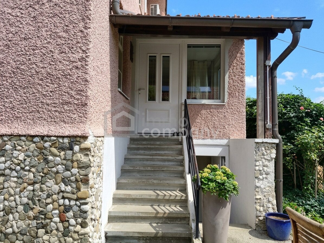 Charmantes  Einfamilienhaus mit wunderschön angelegtem Garten – Foto 2