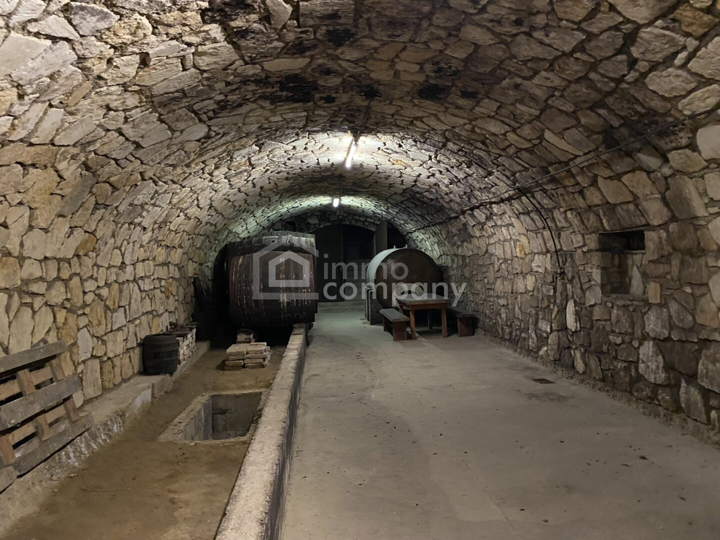 Traditionelles Bauernhaus mit historischem Weinkeller – Foto 2