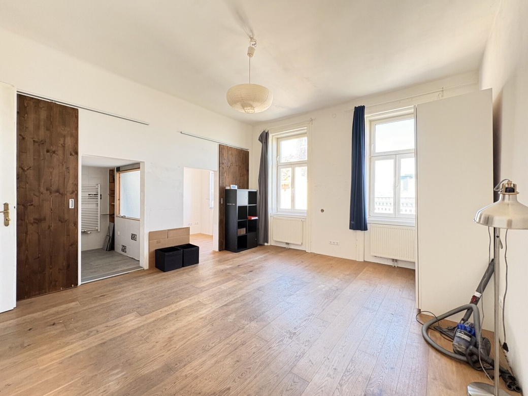 SANIERUNGSBEDÜRFTIGE 2-ZIMMER-WOHNUNG IM STILALTBAU NÄHE BOTANISCHER GARTEN – Foto 3