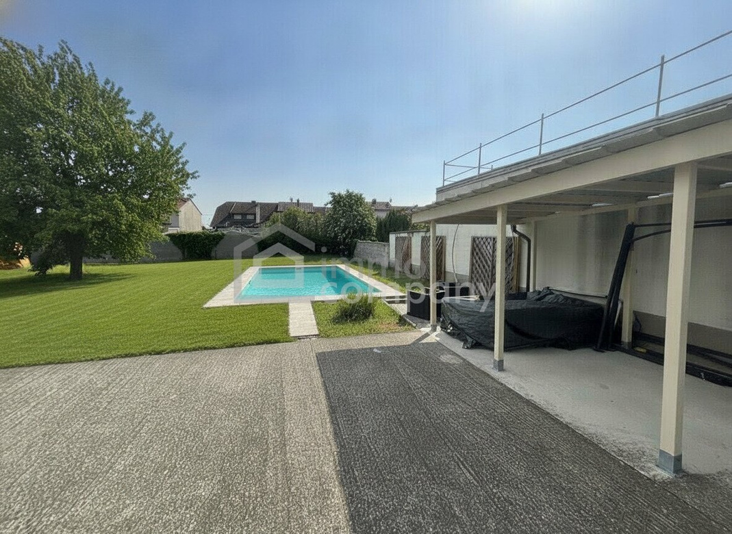 Wohnkomfort! Saniertes & Modernisiertes Einfamilienhaus auf Doppelgrundstück in Lassee, mit Garten, Carport & Salzwasserpool! – Foto 1