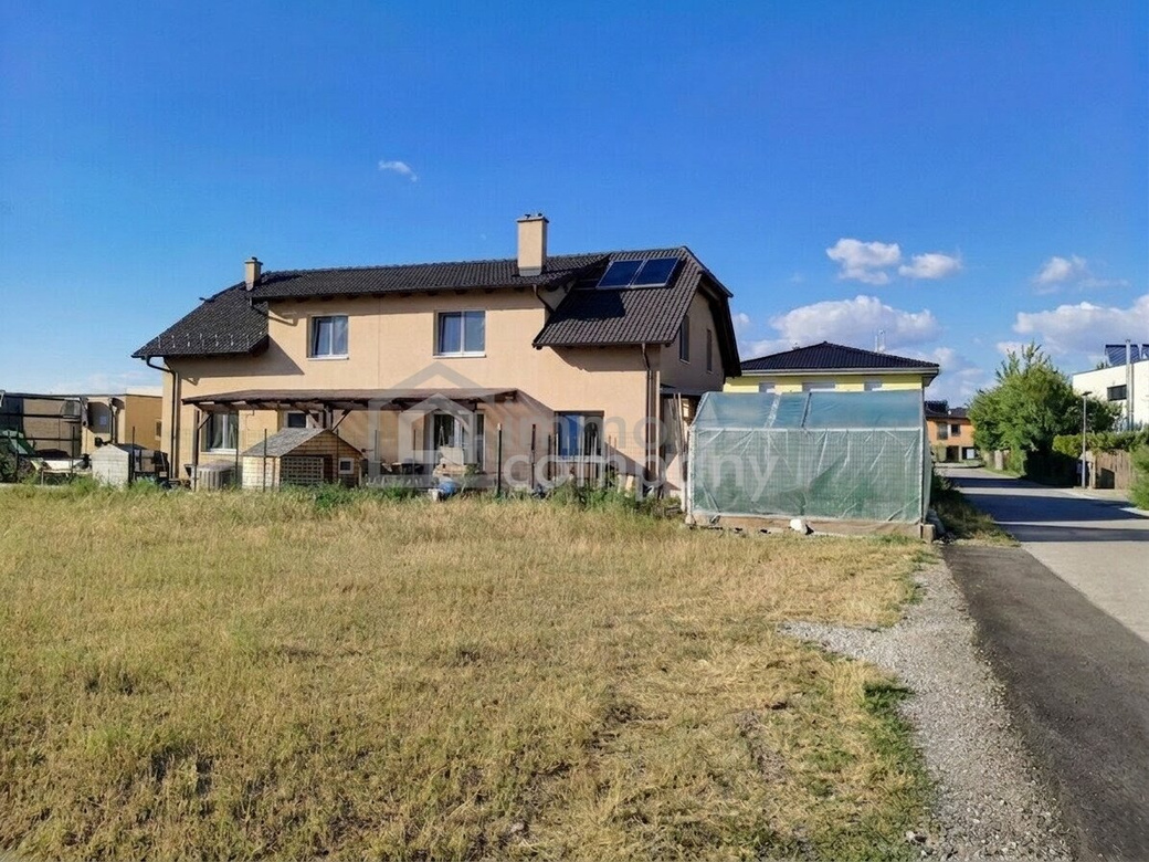 Neuwertige Doppelhaushälfte in Wiener Neustadt, 4 Zimmer, Garten, Terrasse, 3 Bäder! – Foto 2