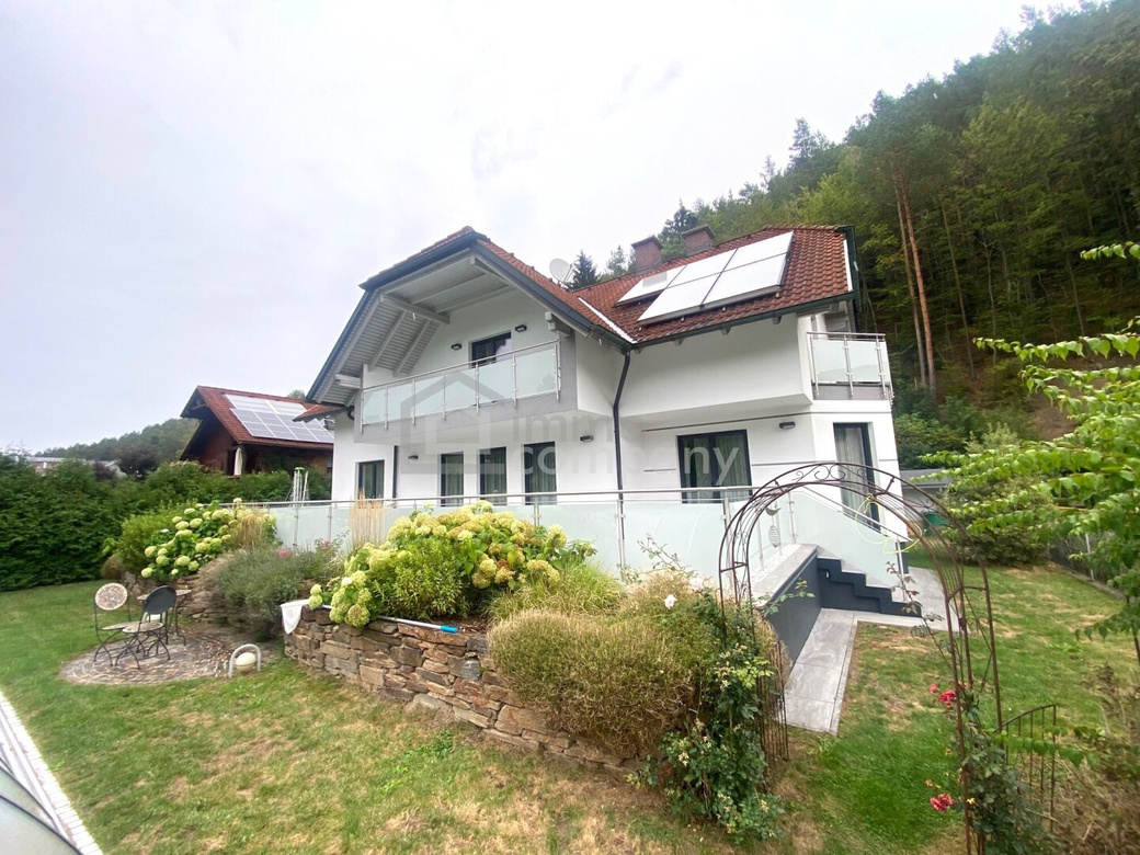 Topgepflegtes Einfamilienhaus mit Pool, Sauna, großzügiger Terrasse sowie Garage und Carport – Foto 2