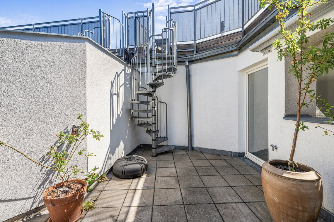 Wohnen über den Dächern: Exklusive Maisonette mit Terrassen & 360° Panoramablick – Foto 7