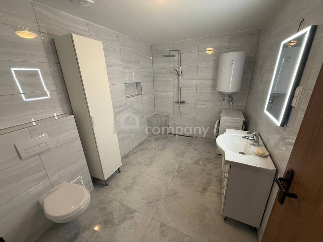 Helle 2-Zimmer-Wohnung mit großer Terrasse – ruhige Lage in Hainburg – Foto 2