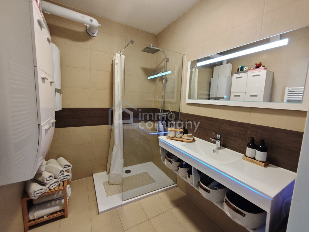 Neuwertige, großzügige Wohnung mit exclusiven Highlights – Foto 8