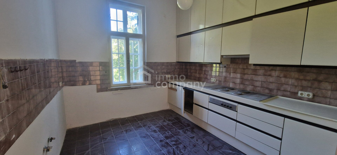 Sanierungsbedürftiges Villenprojekt im Gersthofer Cottage – Foto 3