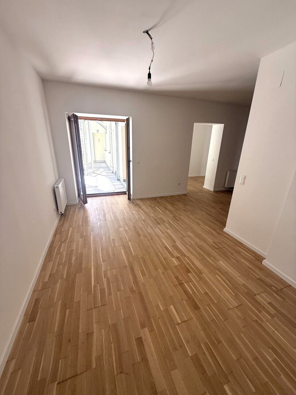 3 Zimmer Altbauwohnung + Terrasse (mit Blick in den Garten) mit ca. 8,50 m² im EG in der Storchengasse - nur ca. 3 - 4 Gehminuten zur U-Bahn U4 & U6 – Foto 3
