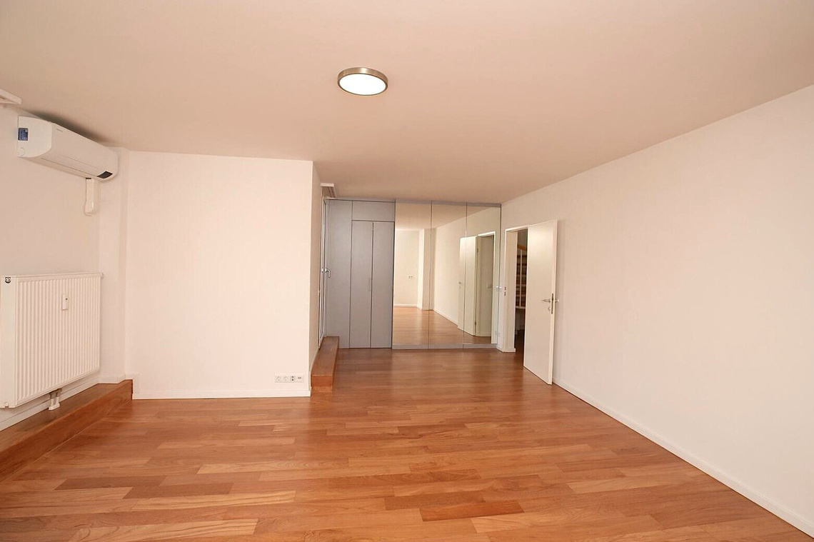 TOP PREIS - KEINE SCHRÄGEN !!! - Wohnfläche ca. 128,61 m² voll nutzbar - 1 Gartenterrasse + 5 Terrassen + 1 Garagenplatz im Eigentum – Foto 10