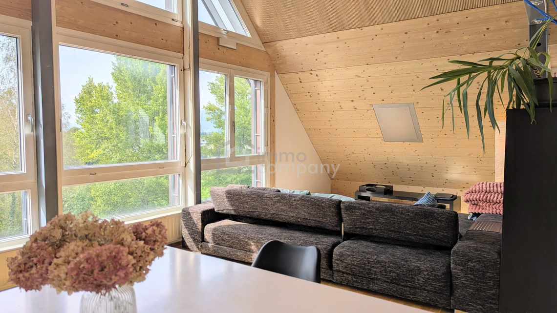 Exklusive 119m² Loft-Dachbodenwohnung mit Lift, Panoramablick & Parkplatz – Foto 3