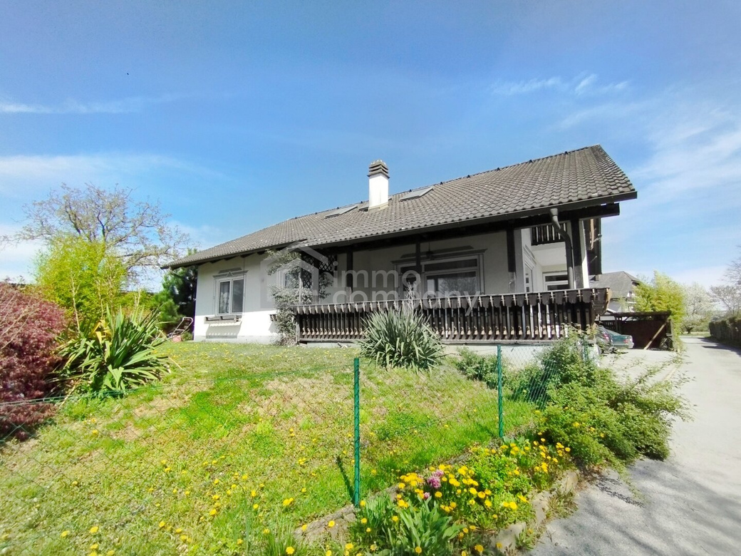 Geräumiges Wohnhaus mit viel Außenfläche! – Foto 3