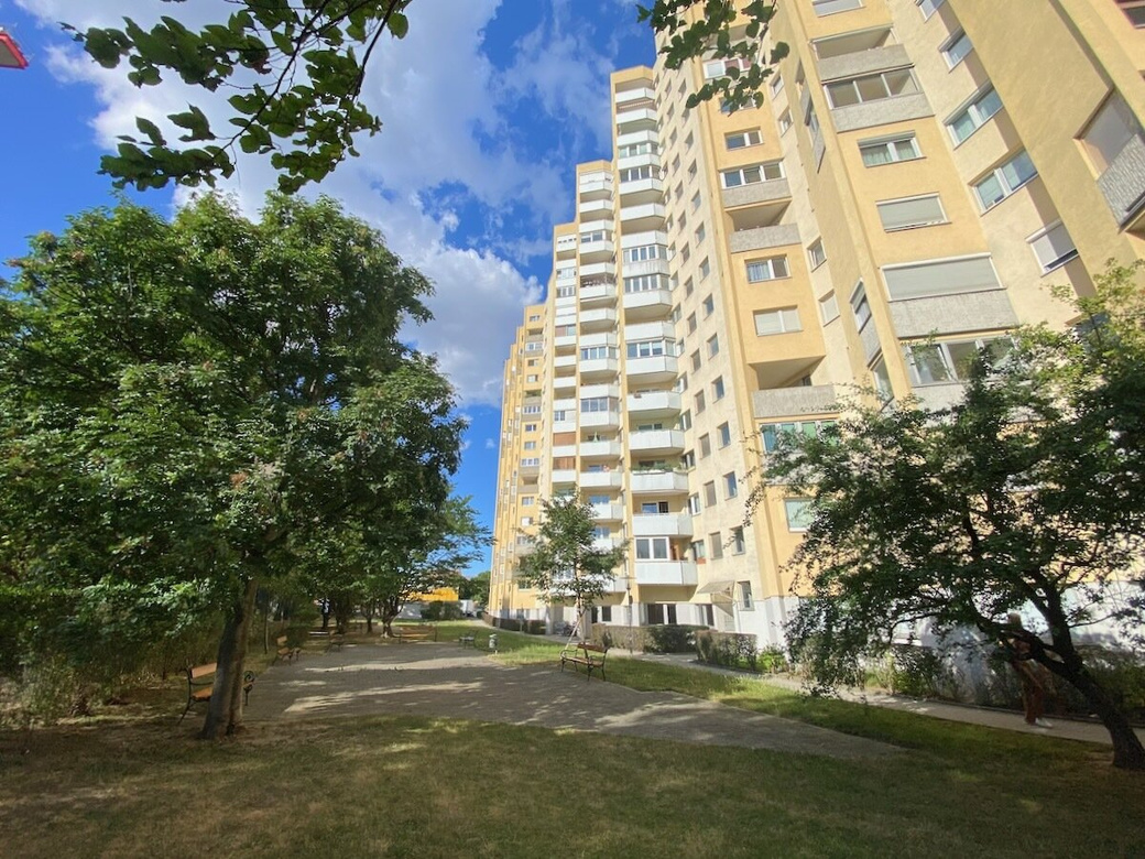 HERRLICHER FERNBLICK vom 7. STOCK! Wohnung mit LOGGIA zu SANIEREN! – Foto 12